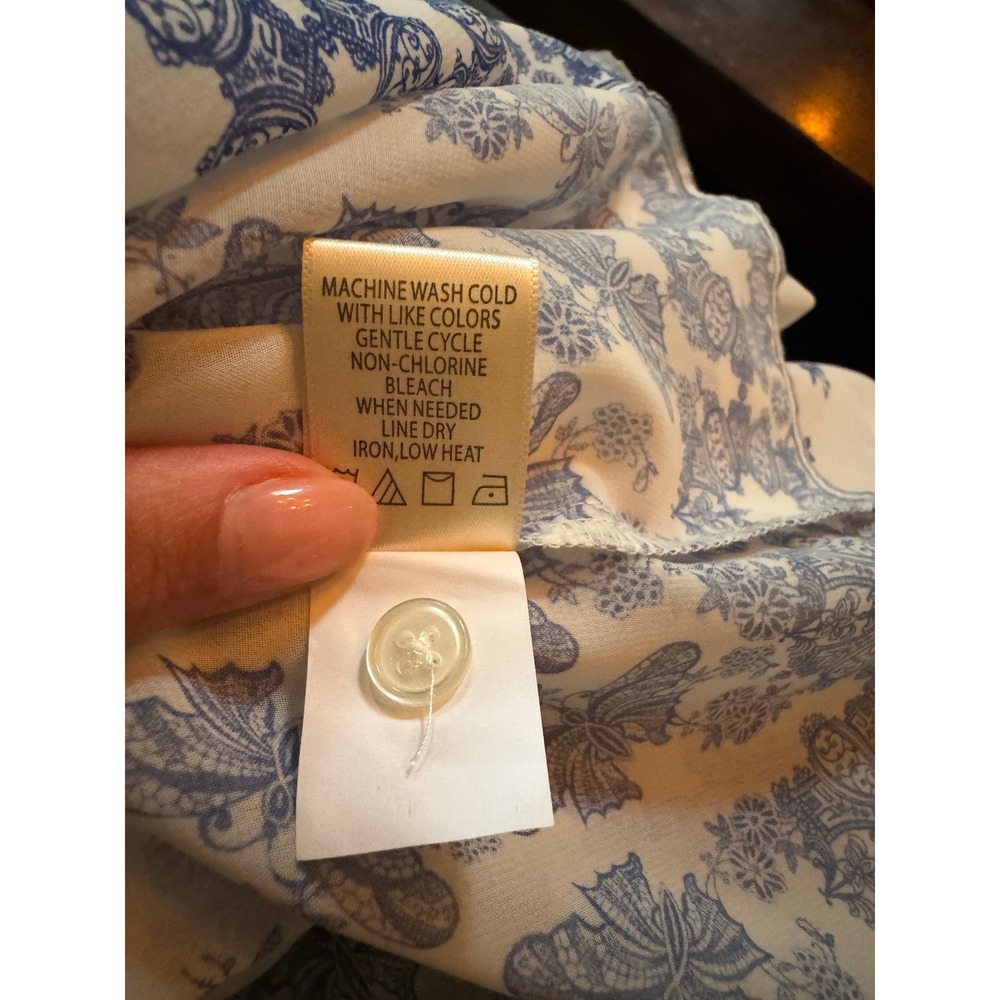 Max Studio London Butterfly Floral Blouse XS White Blue Pleated NWOT - Picture 3 of 5
